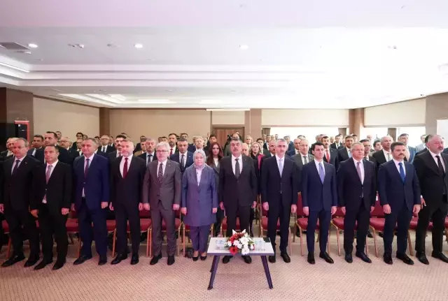 Okullara forma zorunluluğu geri geliyor! Bakan Tekin detayları açıkladı