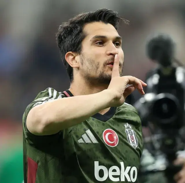 Beşiktaş iki futbolcunun kalemini kırdı: Kendinize kulüp bulun Beşiktaş iki futbolcunun kalemini kırdı: Kendinize kulüp bulun