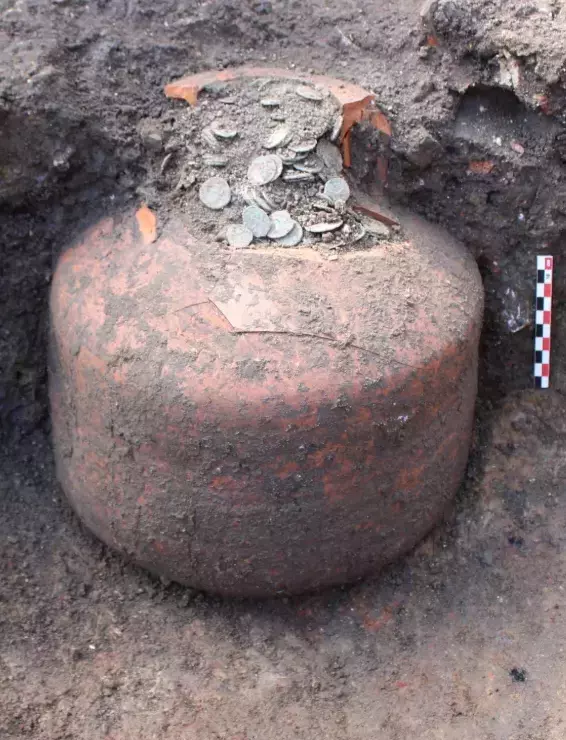 Ev değil gizli bir banka! Arkeolojik kazılarda 90 kilo para bulundu