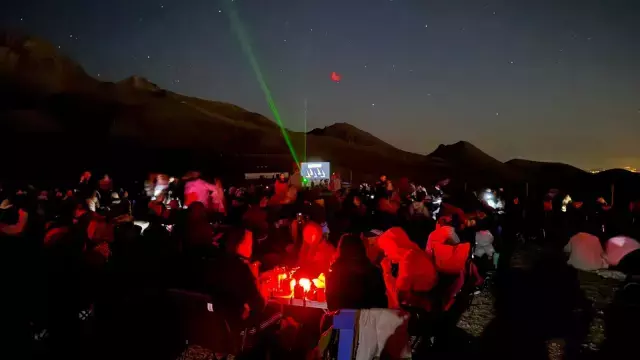 Gökyüzü tutkunları, meteor yağmurunu Kayseri'nin zirvesinde izledi