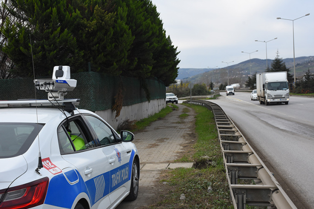 Kamerayı görünce yavaşlayanlar dikkat! Radar cezalarında yeni dönem Kamerayı görünce yavaşlayanlar dikkat! Radar cezalarında yeni dönem